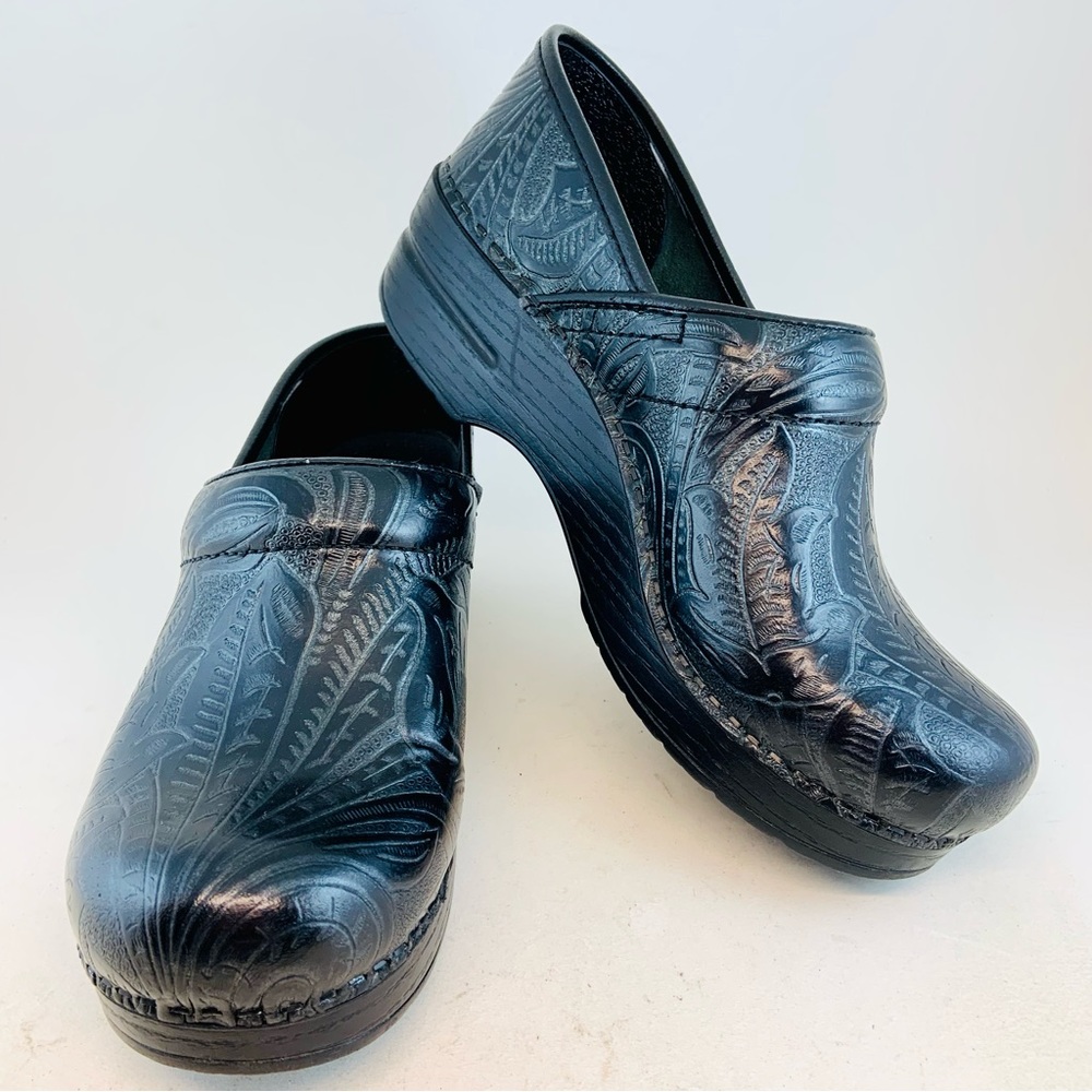 Dansko Black Tooled Leather Floral Professional Stapled Clogs EU 37 US 6.5 7